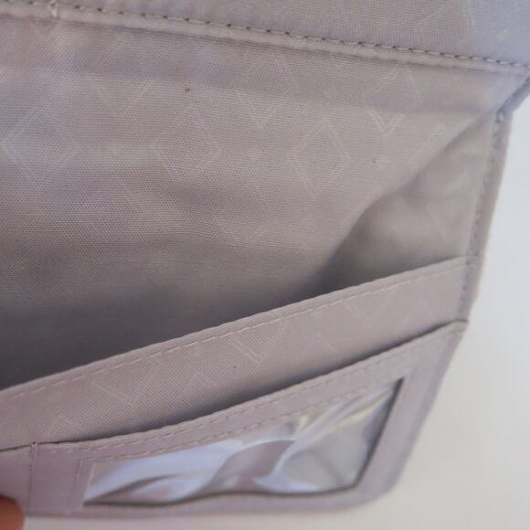 VERA BRADLEY *NWT*  Smartphone Wristlet Wallet Vineyard Floral Turnlock Purple - Picture 9 of 12